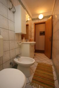 Apartments with parking space Makarska - 6636