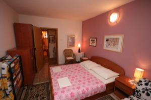 Apartments with parking space Makarska - 6636