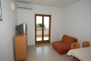 Two-Bedroom Apartment with Terrace and Sea View room in Apartments by the sea Mandre Pag - 6518