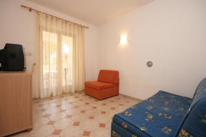 One-Bedroom Apartment with Terrace room in Apartments by the sea Mandre Pag - 6518