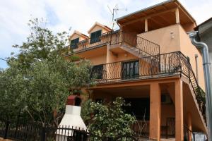 Apartments with a parking space Vodice - 6444