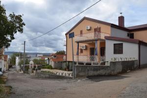 Apartments and rooms with parking space Starigrad, Paklenica - 6594 