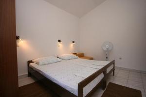 Apartments by the sea Zaostrog, Makarska - 6799