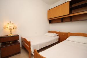 One-Bedroom Apartment with Terrace and Sea View room in Apartments with a parking space Makarska - 6792