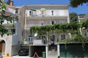 Apartments by the sea Podgora, Makarska - 6782 