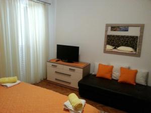 Apartments by the sea Podgora, Makarska - 6780