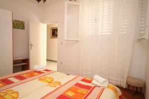 Apartments by the sea Podgora, Makarska - 6780
