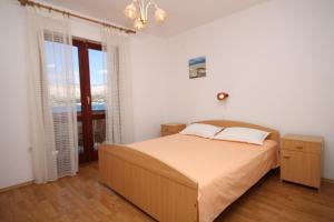 One-Bedroom Apartment with Balcony and Sea View room in Apartments by the sea Pag - 6526