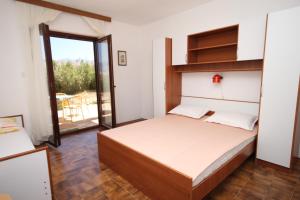 One-Bedroom Apartment with Terrace and Sea View room in Apartments by the sea Pag - 6526