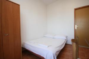 One-Bedroom Apartment with Balcony and Sea View room in Apartments with a parking space Gradac Makarska - 6724