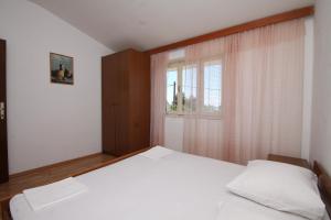 Apartments with parking space Makarska - 6791