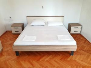 Apartments by the sea Stara Novalja, Pag - 6470