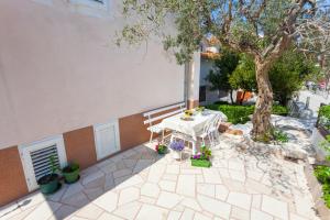 Apartments by the sea Podgora, Makarska - 6671