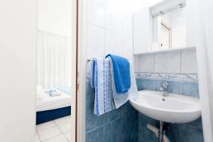 Apartments by the sea Podgora, Makarska - 6671