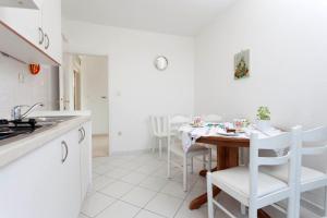 Apartments by the sea Podgora, Makarska - 6671