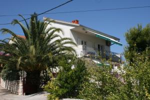 Apartments by the sea Slatine, Ciovo - 6888