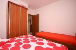 Apartments by the sea Slatine, Ciovo - 6888