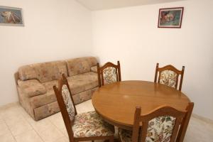 Apartments by the sea Turanj, Biograd - 6445