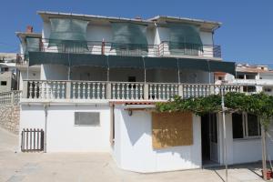 Apartments with a parking space Zubovici, Pag - 6520 