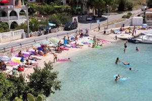 Apartments with parking space Mavarstica, Ciovo - 8439