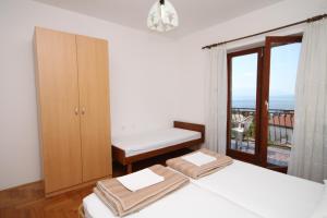 Apartments with a parking space Novi Vinodolski - 6567