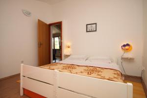 Apartments with parking space Starigrad, Paklenica - 6585