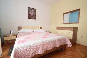 Apartments and rooms with parking space Starigrad, Paklenica - 6594
