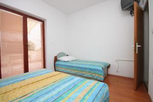 Apartments and rooms with parking space Starigrad, Paklenica - 6606