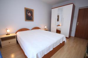 Apartments with parking space Makarska - 6693