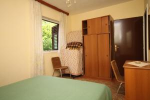Apartments by the sea Podgora, Makarska - 6670