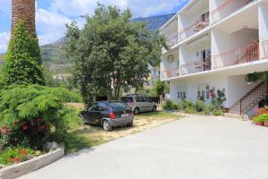 Apartments with a parking space Tucepi, Makarska - 6695