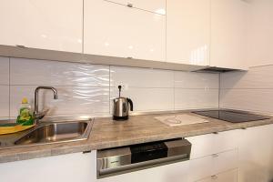 Apartments with parking space Tucepi, Makarska - 6695