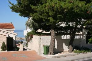 Apartments and rooms with parking space Makarska - 6767