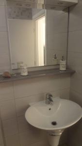 Apartments with parking space Makarska - 6791