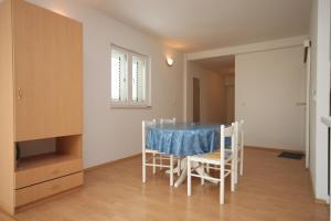 Apartments and rooms by the sea Makarska - 6839