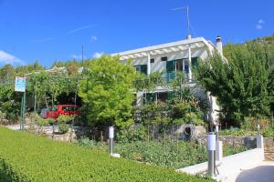 Apartments and rooms with parking space Tucepi, Makarska - 6901 