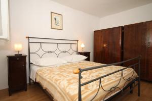 Apartments and rooms with parking space Tucepi, Makarska - 6901