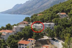 Apartments with parking space Brela, Makarska - 6907