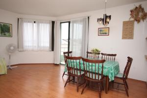 Apartments with parking space Brela, Makarska - 6907