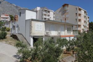 Apartments with a parking space Baska Voda, Makarska - 6762 