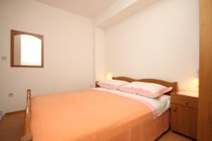 Apartments with a parking space Tucepi Makarska 6857