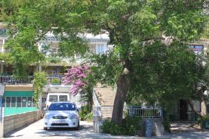 Apartments with a parking space Tucepi Makarska 6857