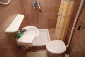 Apartments by the sea Podgora, Makarska - 6781