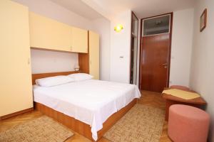 Apartments by the sea Podgora, Makarska - 6781