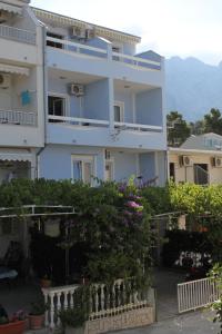 Apartments with a parking space Baska Voda, Makarska - 6872 
