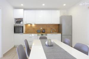 Apartments by the sea Brela, Makarska - 6688