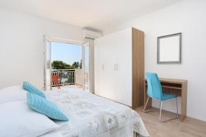 Apartments by the sea Brela, Makarska - 6688