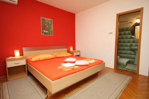 Apartments and rooms with parking space Makarska - 6759