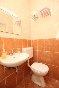 Apartments and rooms with parking space Tucepi, Makarska - 6901