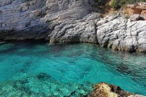 Secluded house with a parking space Podhumlje, Vis - 13984